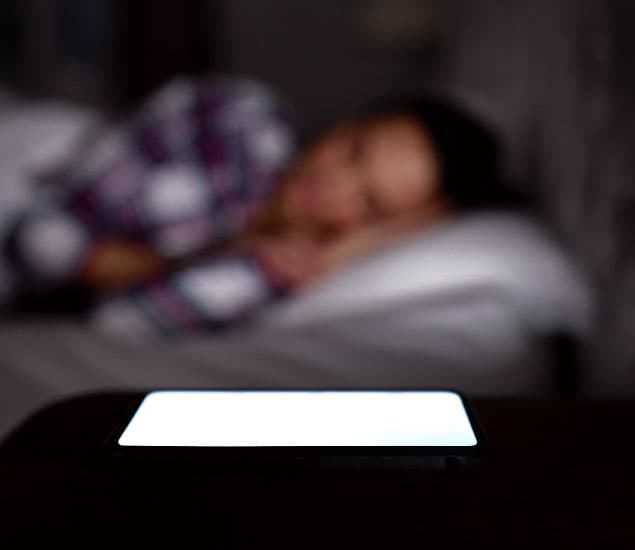 10. Smartphone, Tablet und Computer haben im Schlafzimmer nichts zu suchen.