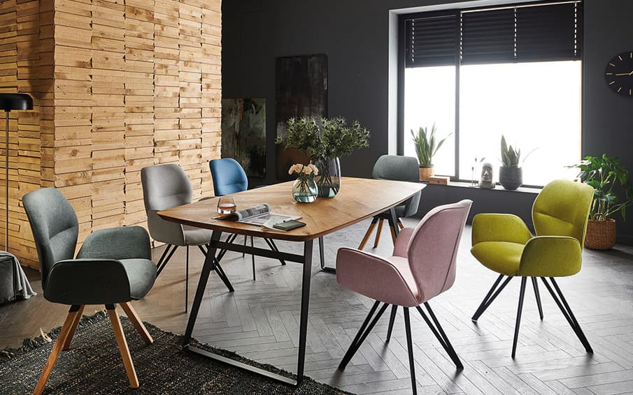 Esszimmer Tisch mit Stühlen 