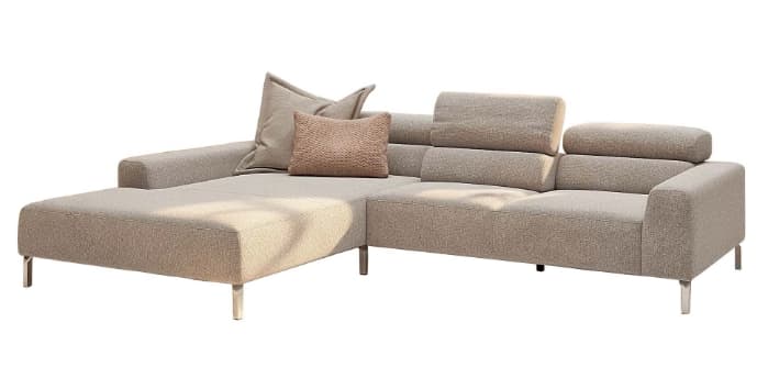 Helles Sofa auf weißem Hintergrund