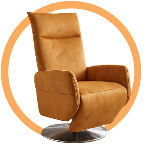 Ein orangener Sessel stehen in einem orangenen Kreis.