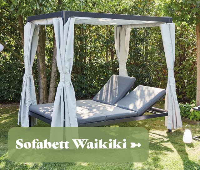 Outdoor-Sofa mit grauem Polster und überdacht mit einem weißen Baldachin