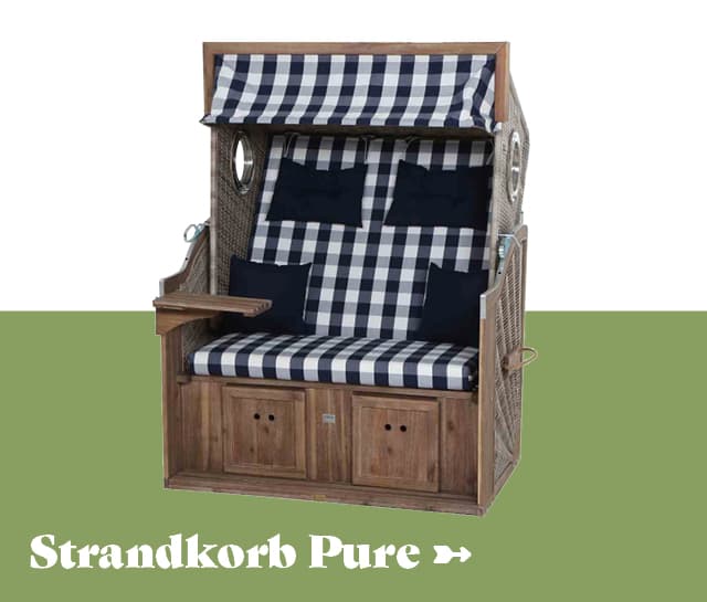 Strandkorb mit blau-weiß kariertem Sitzpolster