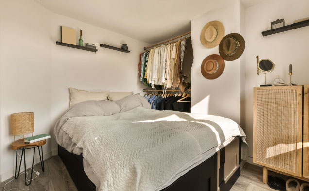 4. Stauraum oben zu denken, schafft unten zusätzlich Platz.