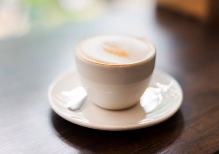 Bei einer schönen Tasse Kaffee.